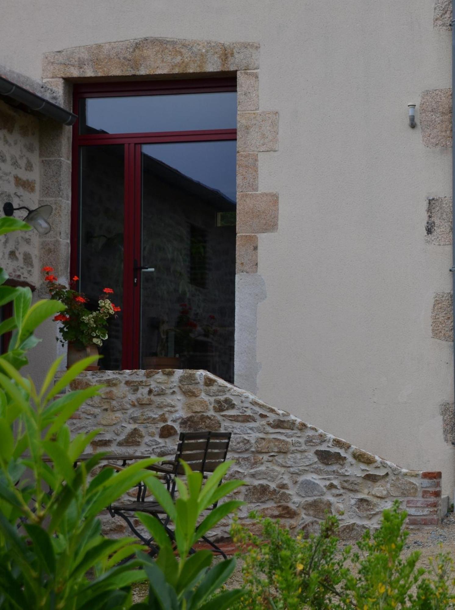 Demeure Du Castel Bed and Breakfast Les Châtelliers-Châteaumur Rum bild