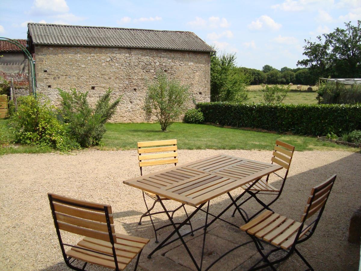 Demeure Du Castel Bed and Breakfast Les Châtelliers-Châteaumur Exteriör bild